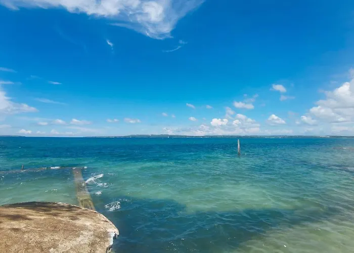 Warren's Beach San Remigio Hotell